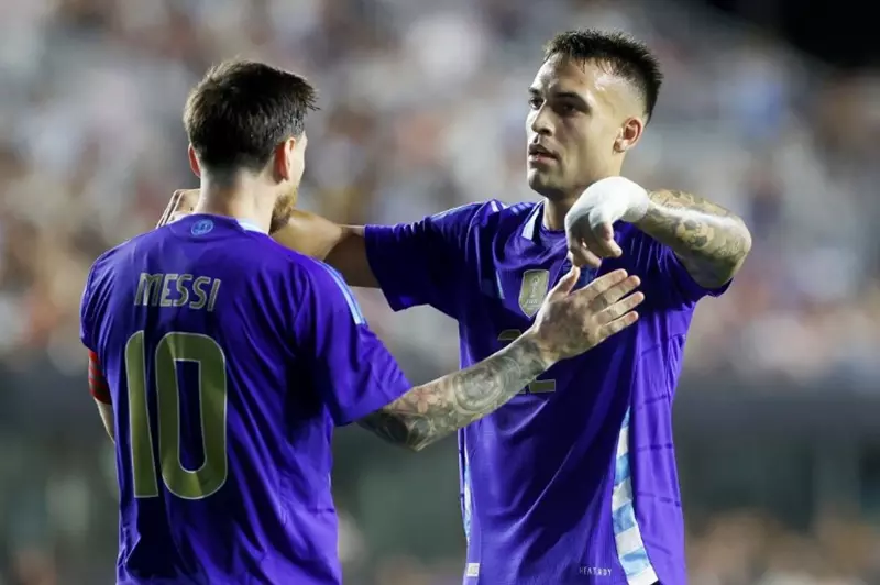 رابع الهدافين التاريخيين.. لاوتارو يكتب إنجازًا جديدًا مع منتخب الأرجنتين